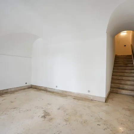 Guesthost - Oriens 24 - Comfy & Roomy * Барі