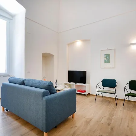 Guesthost - Oriens 24 - Comfy & Roomy Apartment Bari